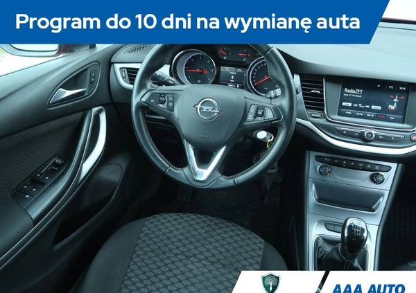 Opel Astra cena 38000 przebieg: 146660, rok produkcji 2017 z Lipsk małe 191